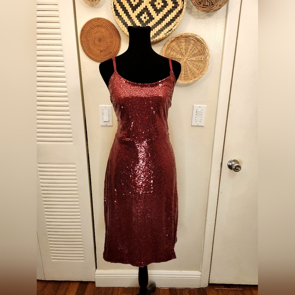 Red Sequin Mini Dress With Side Split - Picture 6 of 10